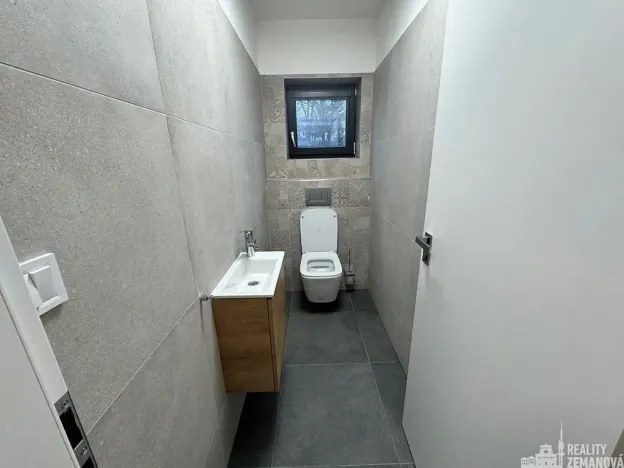 Pronájem bytu 2+kk, Jesenice, Hlavní, 47 m2