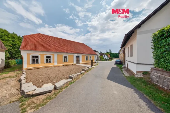 Prodej rodinného domu, Uzeničky - Černívsko, 163 m2