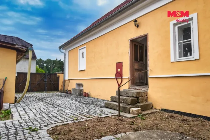 Prodej rodinného domu, Uzeničky - Černívsko, 163 m2