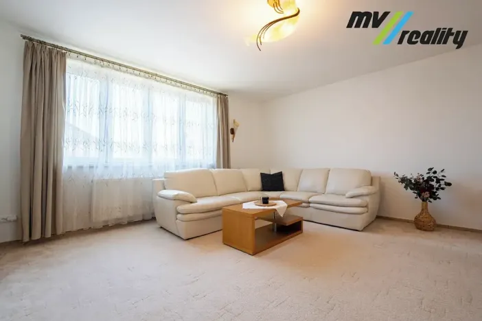 Prodej rodinného domu, Městec Králové, Třešňová, 300 m2