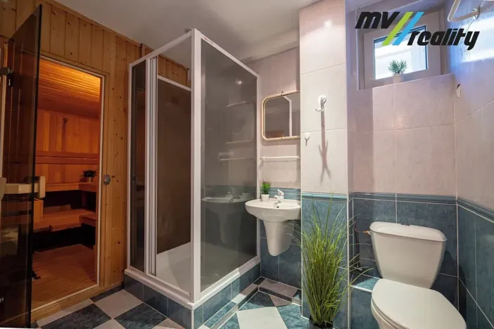 Prodej rodinného domu, Městec Králové, Třešňová, 300 m2