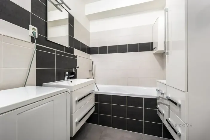 Pronájem bytu 3+kk, Praha - Černý Most, náměstí Plukovníka Vlčka, 86 m2