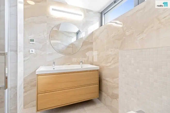 Pronájem rodinného domu, Praha - Benice, 202 m2