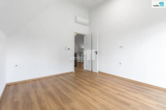 Pronájem rodinného domu, Praha - Benice, 202 m2