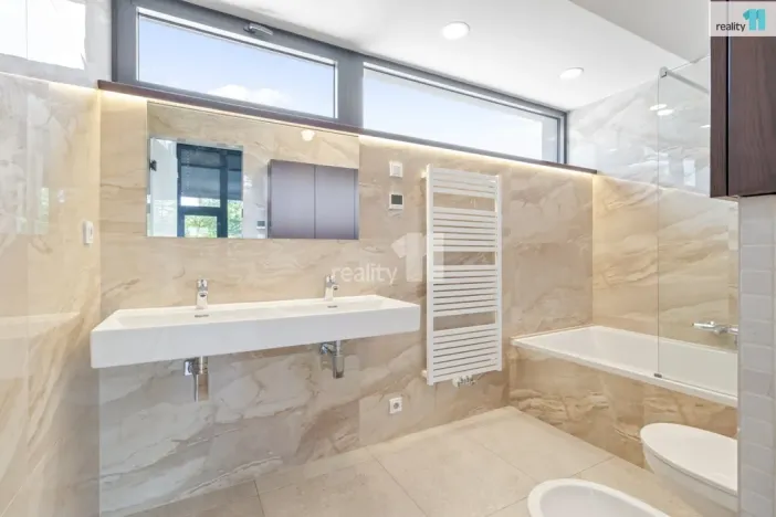 Pronájem rodinného domu, Praha - Benice, 202 m2