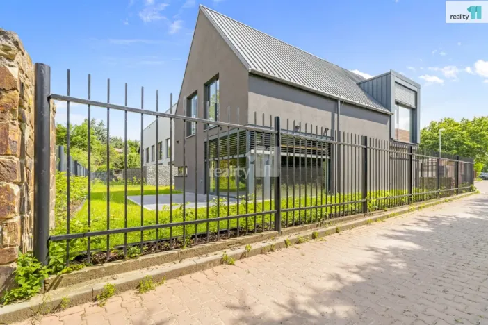 Pronájem rodinného domu, Praha - Benice, 202 m2