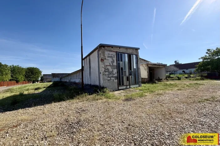 Pronájem skladu, Chvalovice, 330 m2