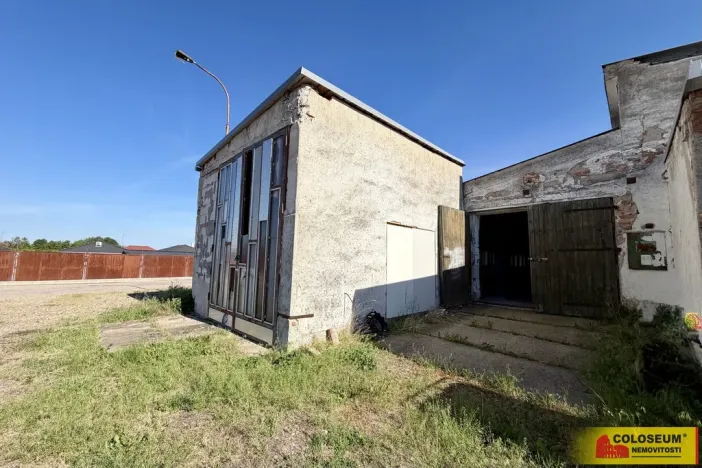 Pronájem skladu, Chvalovice, 330 m2