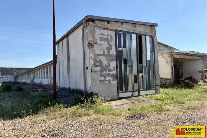 Pronájem skladu, Chvalovice, 330 m2