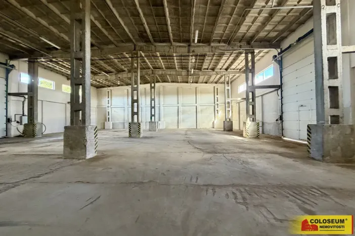 Pronájem skladu, Chvalovice, 330 m2