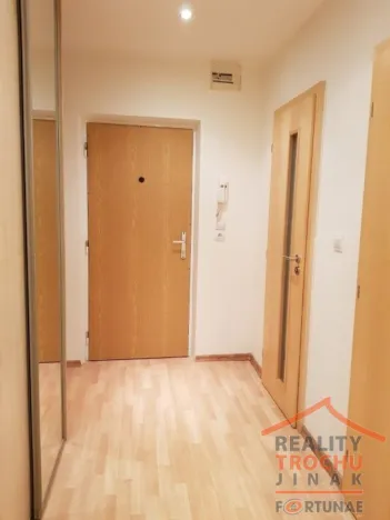 Pronájem bytu 2+1, Hradec Králové, Pod Zámečkem, 55 m2