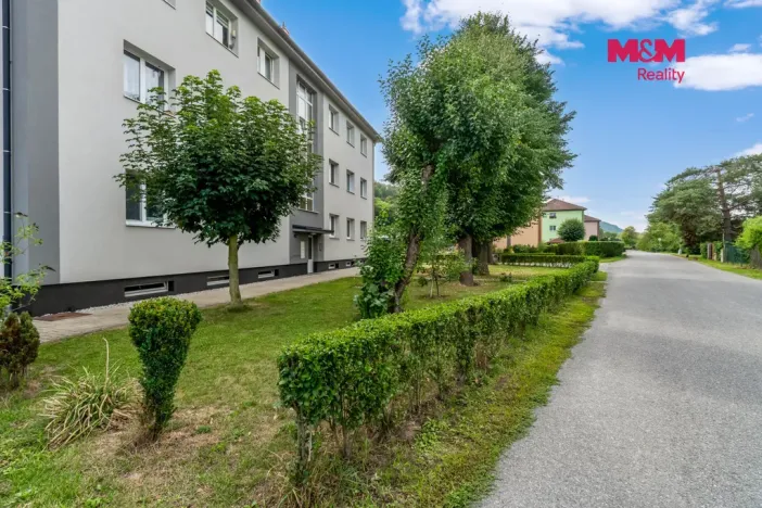 Prodej bytu 2+1, Králův Dvůr - Karlova Huť, Na Louce, 68 m2