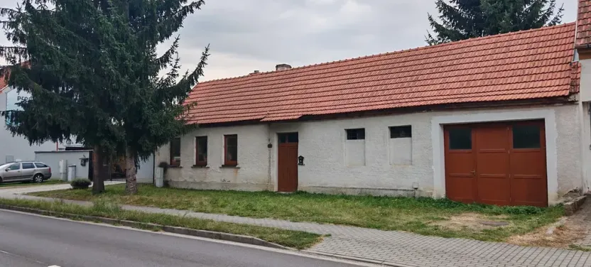 Pronájem skladu, Šumice, 141 m2