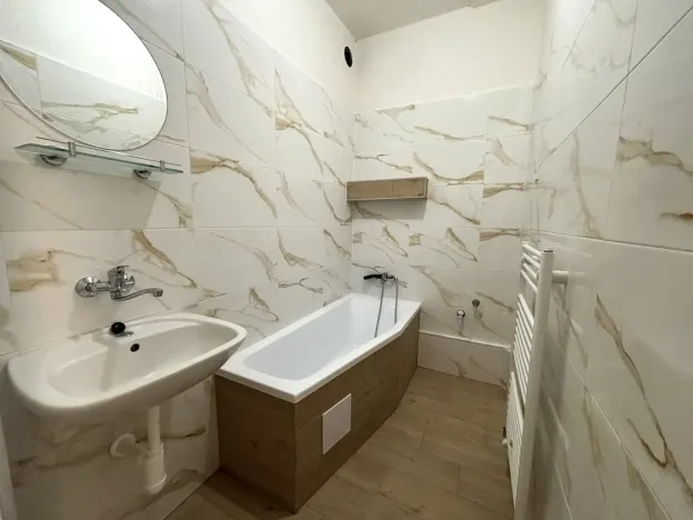 Pronájem bytu 1+1, Hulín, nám. Míru, 45 m2