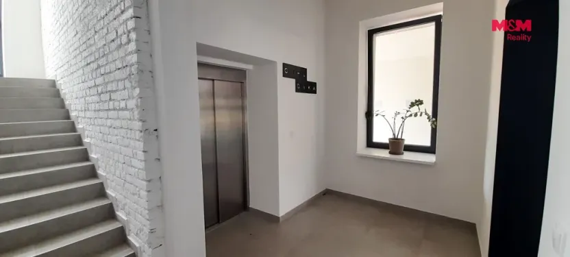 Pronájem atypického bytu, Hradec Králové - Kukleny, Pražská třída, 30 m2