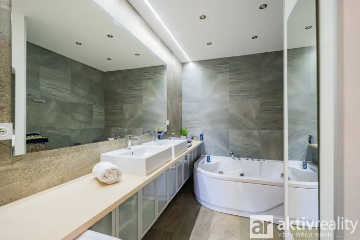 Prodej bytu 2+kk, Praha, Pastevců, 54 m2