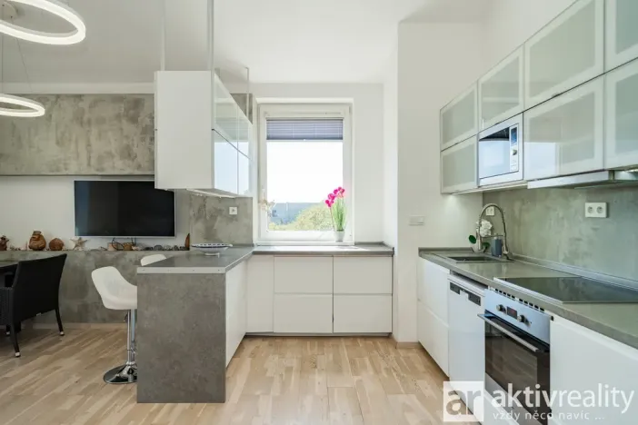 Prodej bytu 2+kk, Praha, Pastevců, 54 m2