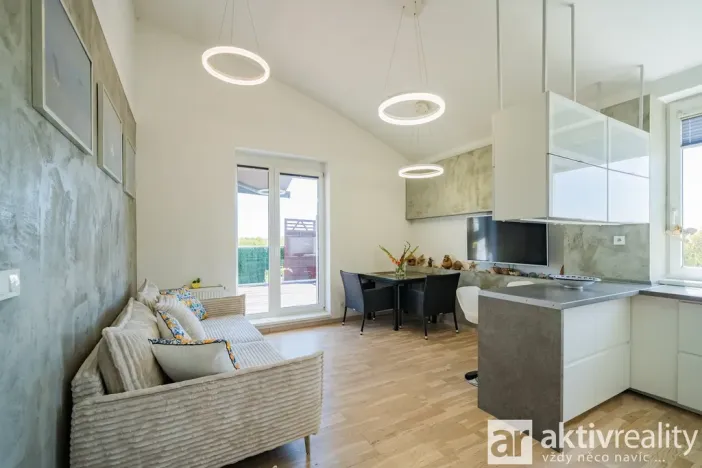 Prodej bytu 2+kk, Praha, Pastevců, 54 m2
