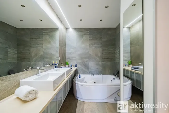 Prodej bytu 2+kk, Praha, Pastevců, 54 m2