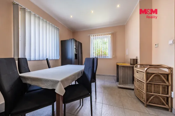 Prodej rodinného domu, Černovice, 140 m2
