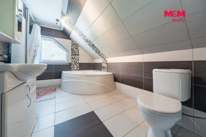 Prodej rodinného domu, Černovice, 140 m2