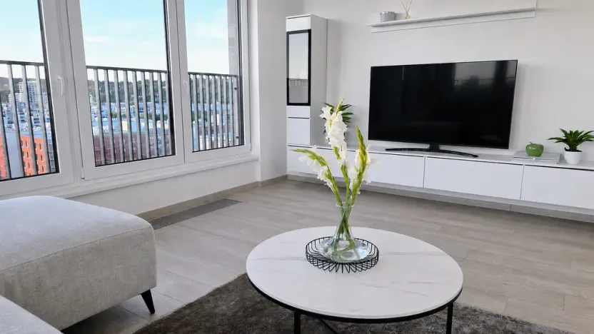 Pronájem bytu 2+kk, Praha - Hloubětín, Poděbradská, 67 m2