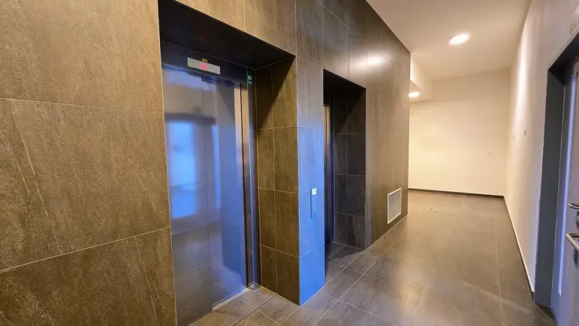 Pronájem bytu 2+kk, Praha - Hloubětín, Poděbradská, 67 m2