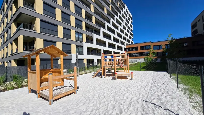 Pronájem bytu 2+kk, Praha - Hloubětín, Poděbradská, 67 m2