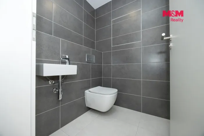 Pronájem bytu 4+kk, Pardubice, U Sportovní školy, 94 m2
