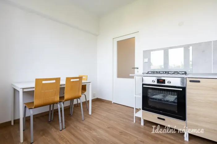 Pronájem bytu 2+1, Praha - Vršovice, Kubánské náměstí, 58 m2