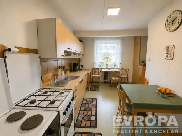 Prodej rodinného domu, Chodová Planá, Sadová, 180 m2