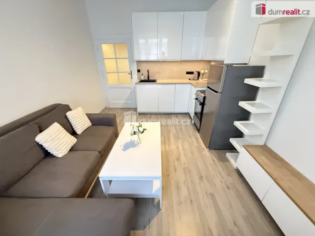 Pronájem bytu 2+kk, Praha - Holešovice, Stupkova, 43 m2