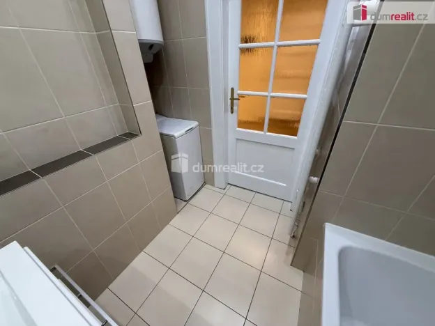Pronájem bytu 2+kk, Praha - Holešovice, Stupkova, 43 m2