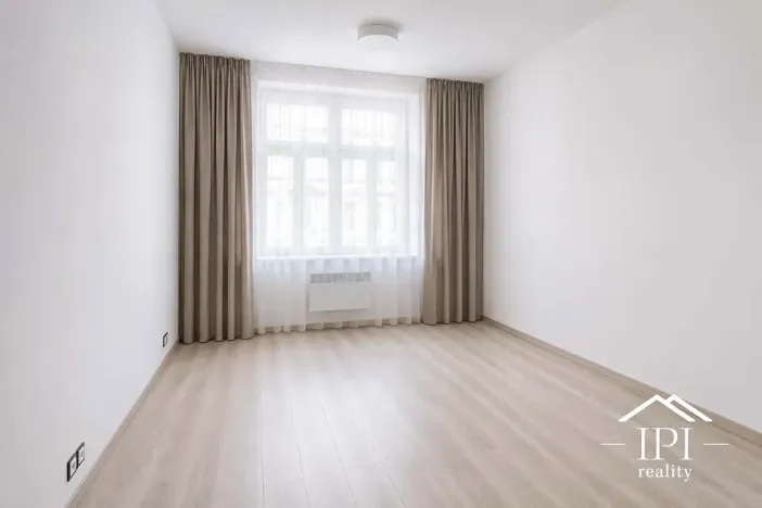 Pronájem bytu 2+kk, Praha - Holešovice, Veverkova, 55 m2