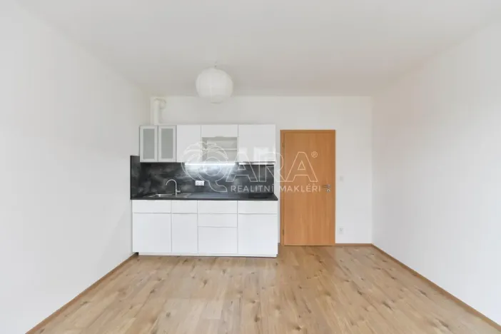 Pronájem bytu 1+kk, Praha - Čakovice, Tryskovická, 33 m2