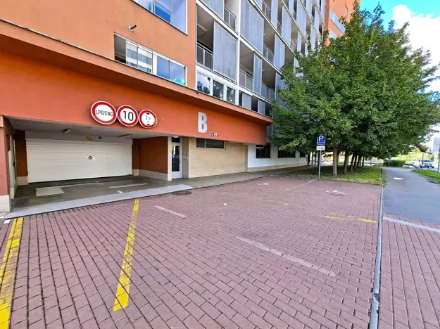 Pronájem bytu 1+kk, Praha - Kamýk, Novodvorská, 32 m2