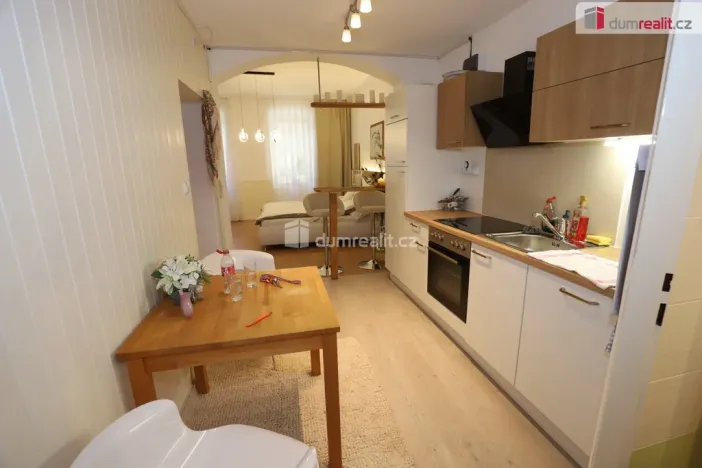 Pronájem bytu 1+1, Karlovy Vary, Kolmá, 35 m2
