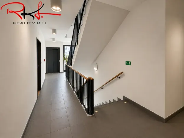 Pronájem bytu 2+kk, Praha, Sousedíkova, 65 m2