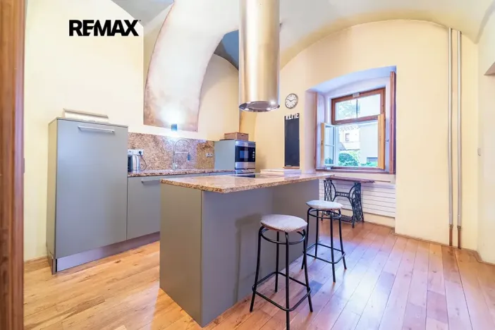 Pronájem bytu 3+1, Praha - Malá Strana, Valdštejnské náměstí, 91 m2