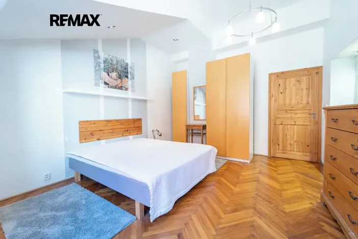 Pronájem bytu 3+1, Praha - Malá Strana, Valdštejnské náměstí, 91 m2