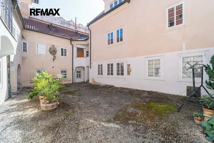 Pronájem bytu 3+1, Praha - Malá Strana, Valdštejnské náměstí, 91 m2