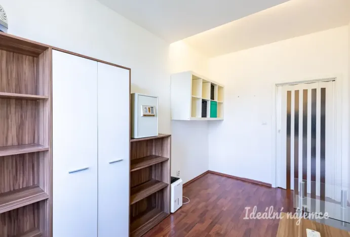 Pronájem bytu 2+1, Praha - Bubeneč, Národní obrany, 46 m2
