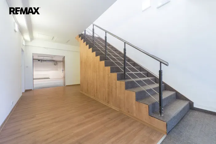 Pronájem obchodního prostoru, Praha - Háje, Hviezdoslavova, 297 m2