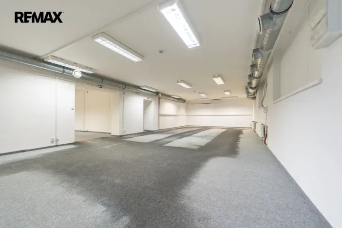 Pronájem obchodního prostoru, Praha - Háje, Hviezdoslavova, 297 m2