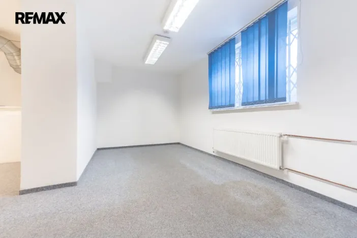 Pronájem obchodního prostoru, Praha - Háje, Hviezdoslavova, 297 m2
