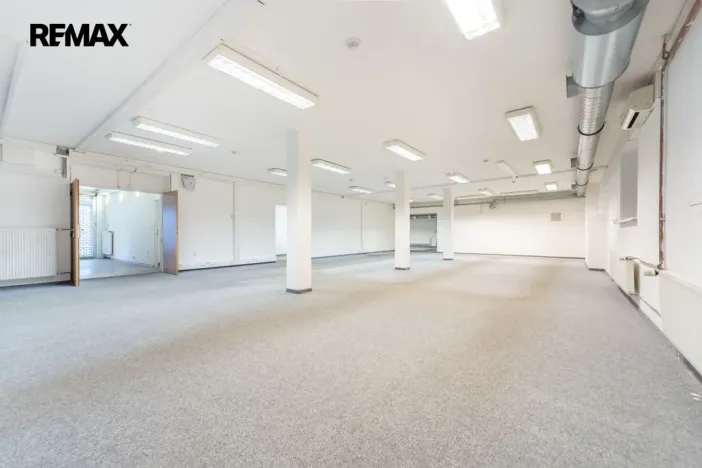 Pronájem obchodního prostoru, Praha - Háje, Hviezdoslavova, 297 m2