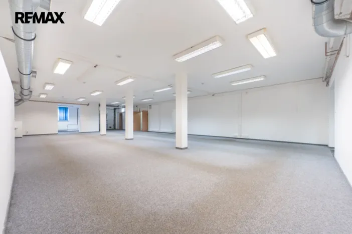 Pronájem obchodního prostoru, Praha - Háje, Hviezdoslavova, 297 m2