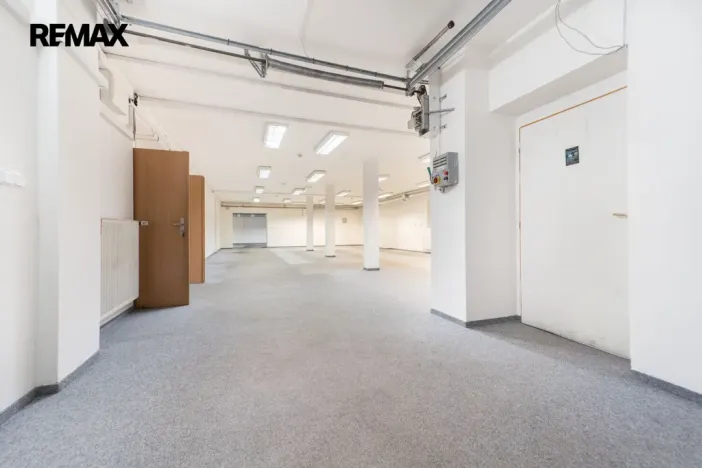 Pronájem obchodního prostoru, Praha - Háje, Hviezdoslavova, 297 m2