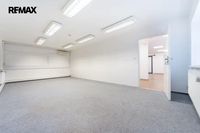 Pronájem obchodního prostoru, Praha - Háje, Hviezdoslavova, 297 m2