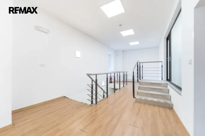 Pronájem obchodního prostoru, Praha - Háje, Hviezdoslavova, 364 m2